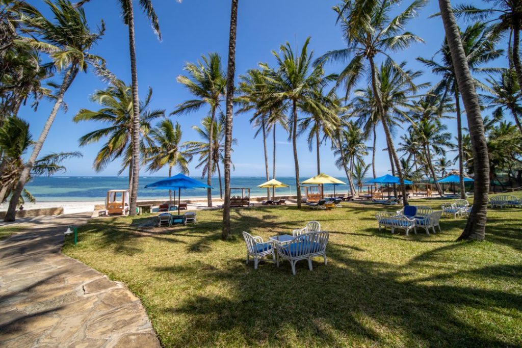 PrideInn Flamingo Beach Resort